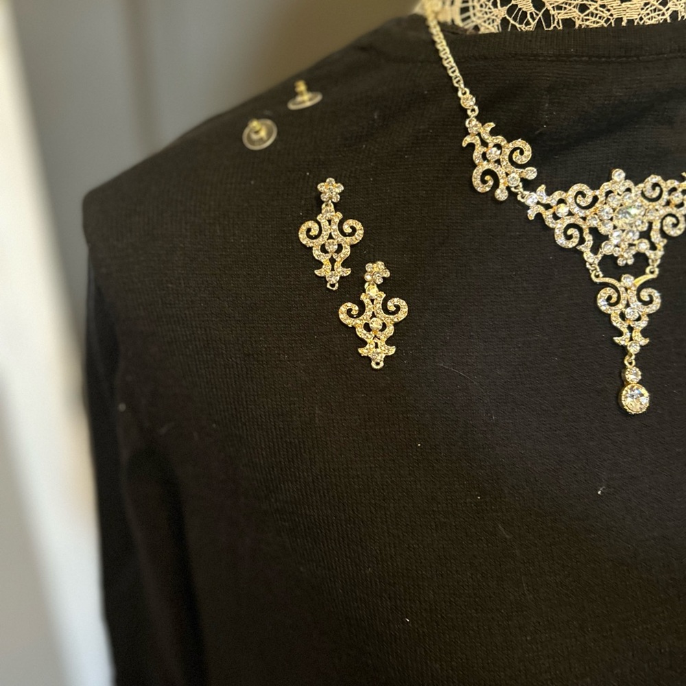 Gold and rhinestone set